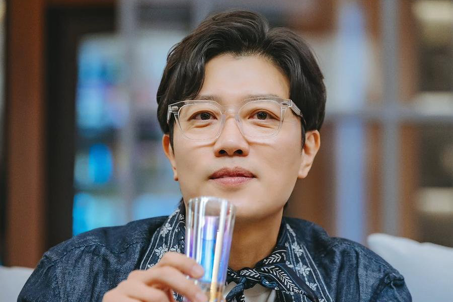 Park Hee Logo é a figura suave e confiável do Big Brother de Park Min Young’s Con Team em “Confiance Queen”