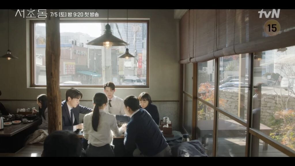 Compartilhando a hora do almoço com Lee Jong-seok e os amigos e a cidade