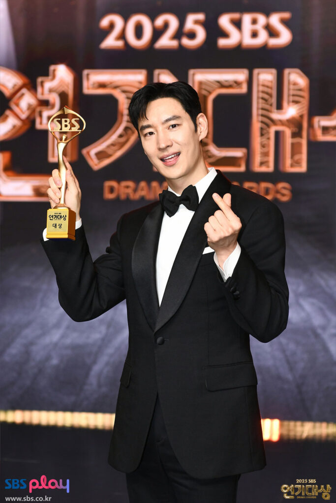 2025 SBS Drama Awards »Recapitulações do drama coreano Dramabeans