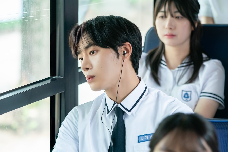 A vida escolar de Choo Young Woo é normal até que o amor mude tudo no novo filme de romance