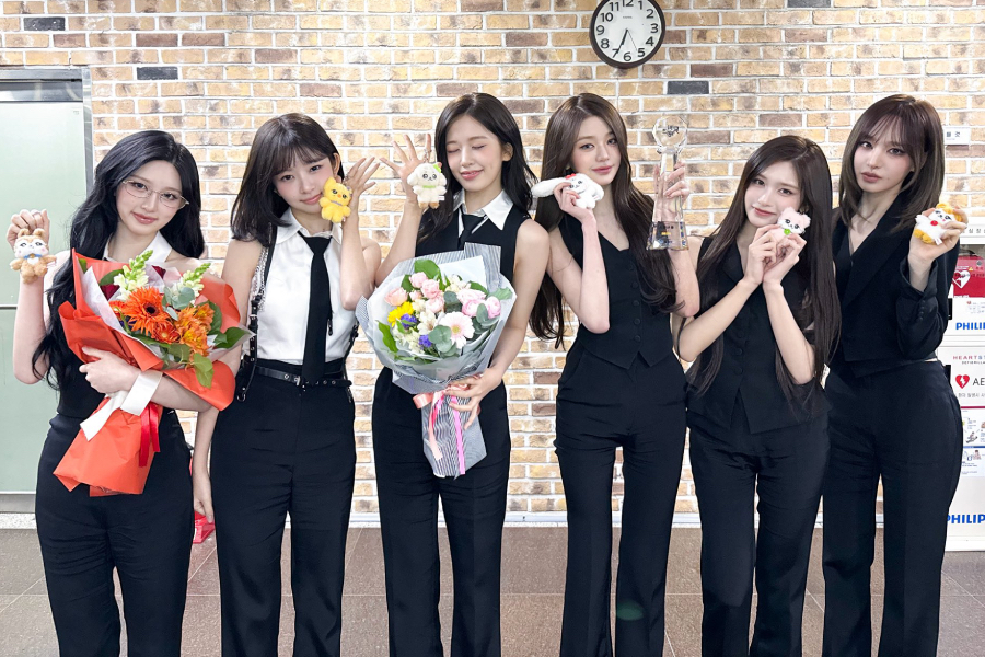 Assista: IVE obtém 5ª vitória com “BANG BANG” no “Music Bank”; Apresentações de Hearts2Hearts, EVERGLOW e muito mais Assista: IVE obtém 5ª vitória com “BANG BANG” no “Music Bank”; Apresentações de Hearts2Hearts, EVERGLOW e muito mais