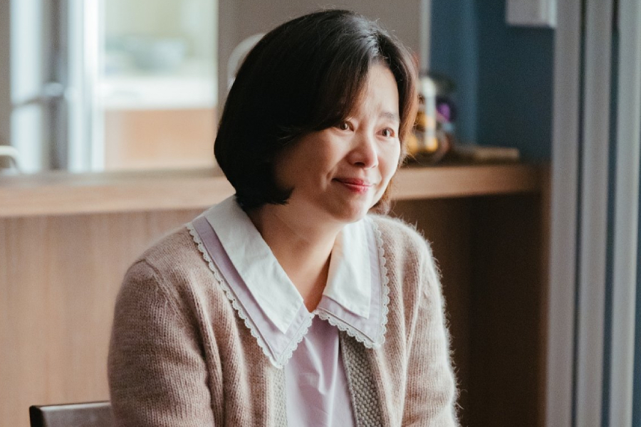 Jang Hye Jin é a mãe calorosa e dedicada de Seo Hyun Jin, com uma dor de cabeça oculta em “Love Me”