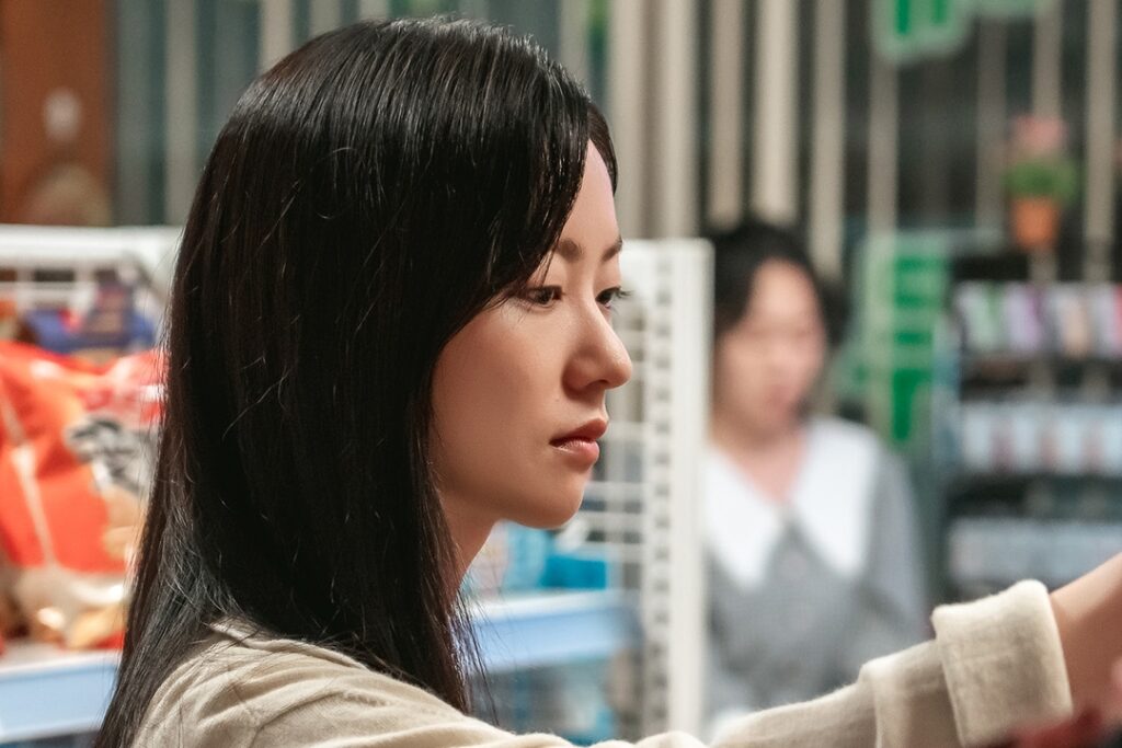 Jeon Yeo tem atraído atenção em todos os lugares que ela vai em sua nova vila em “Sra. Incognito” Jeon Yeo tem atraído atenção em todos os lugares que ela vai em sua nova vila em “Sra. Incognito”