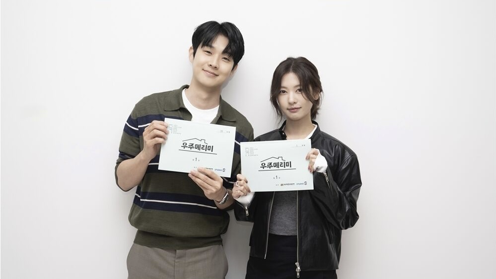 Jung So-Min Fakes uma proposta para Choi Woo-Shik em você se casaria comigo Jung So-Min Fakes uma proposta para Choi Woo-Shik em você se casaria comigo