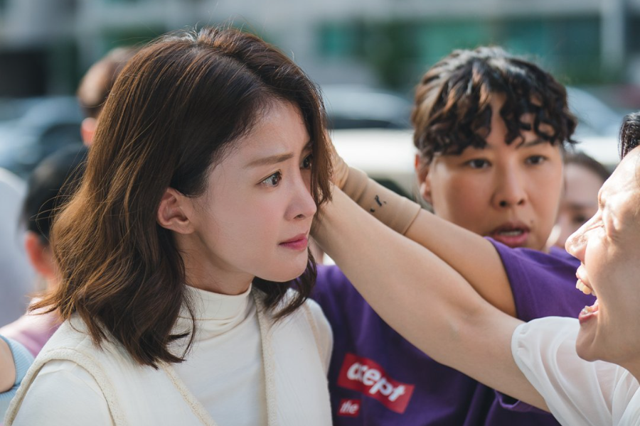 Lee Si Young é pego em confronto tenso com o vizinho em “Salon de Holmes” Lee Si Young é pego em confronto tenso com o vizinho em “Salon de Holmes”