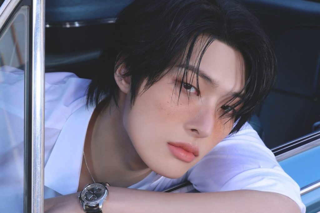 Mingi do ATEEZ sofre fratura no dedo após cair do palco no WATERBOMB MACAO; Para ainda atuar na KGMA Mingi do ATEEZ sofre fratura no dedo após cair do palco no WATERBOMB MACAO; Para ainda atuar na KGMA