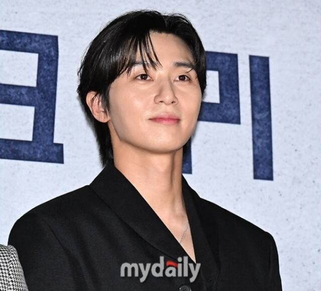 Park Seo-Joon confessa que sou um pecador em New Noir »Dramabeans