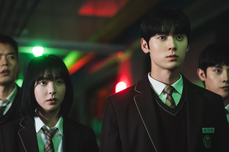 Shin Su Hyun se junta oficialmente a Hwang Minhyun para o “Grupo de Estudos 2” Shin Su Hyun se junta oficialmente a Hwang Minhyun para o “Grupo de Estudos 2”