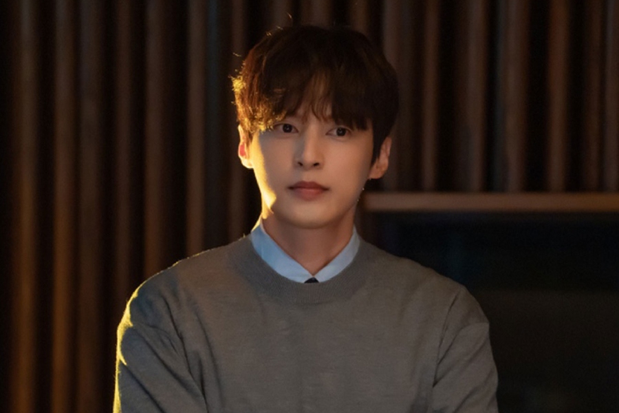 Yoon Sun Woo é um advogado gentil e de bom coração que se apaixona profundamente por Hahm Eun Jung em “First Man”