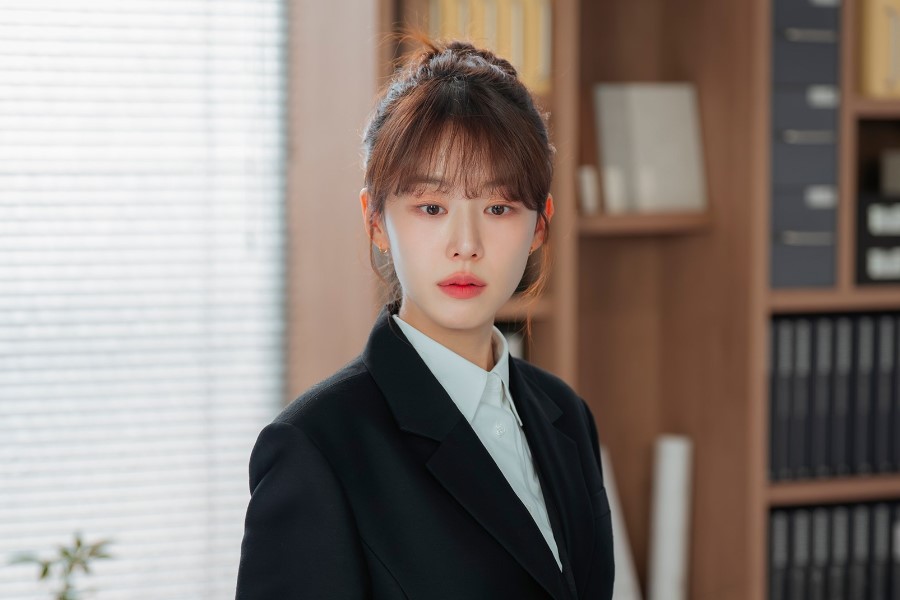 Lee Ju Myoung é a filha oculta do filho Hyun Joo que busca provar seu valor no novo drama “Reborn Rookie”