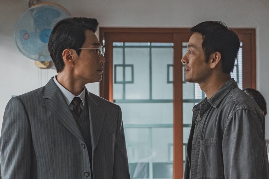 Park Hae Soo propõe um acordo que Lee Hee Joon não pode recusar em “O Espantalho” Park Hae Soo propõe um acordo que Lee Hee Joon não pode recusar em “O Espantalho”