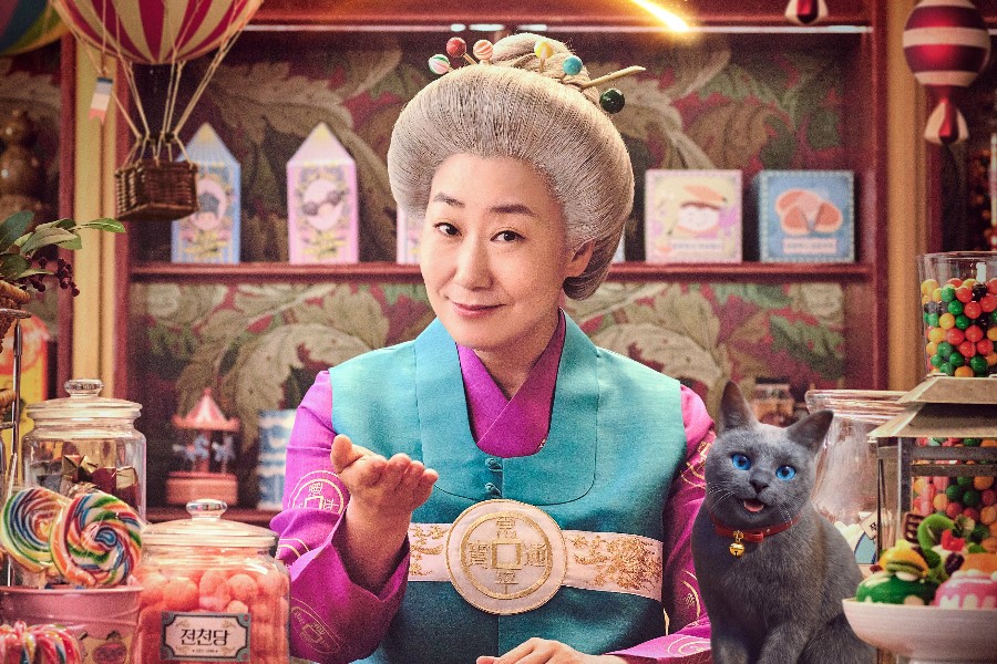 Ra Mi Ran dá as boas-vindas aos clientes em novo pôster de filme de fantasia baseado em romance japonês Ra Mi Ran dá as boas-vindas aos clientes em novo pôster de filme de fantasia baseado em romance japonês