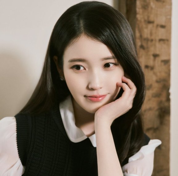 A estrela de ‘Perfect Crown’ IU faz uma generosa doação no Dia das Crianças na Coreia