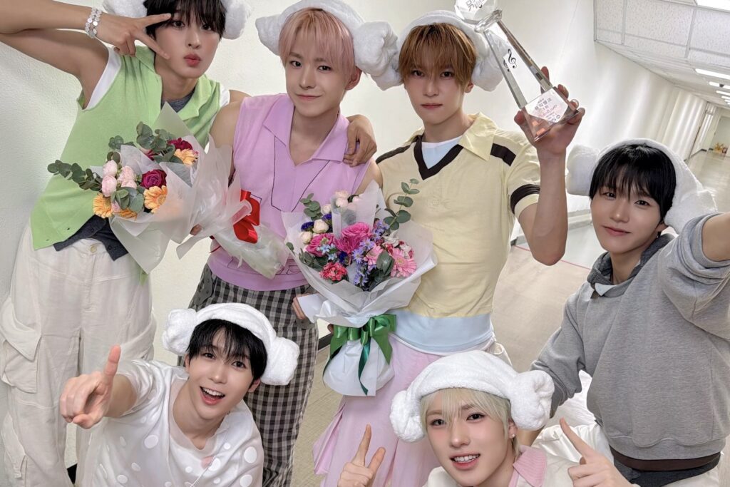 Assista: NCT WISH obtém a primeira vitória com “Ode to Love” no “Music Bank”; Apresentações de TWS, ILLIT, CRAVITY e muito mais