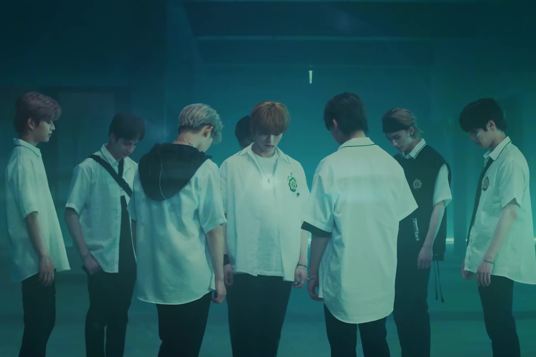 “Easy” do Stray Kids se torna o 20º MV do grupo a atingir 100 milhões de visualizações