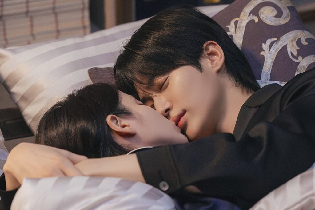 IU e Byeon Woo Seok passam sua primeira noite juntos como um casal em “Perfect Crown” IU e Byeon Woo Seok passam sua primeira noite juntos como um casal em “Perfect Crown”