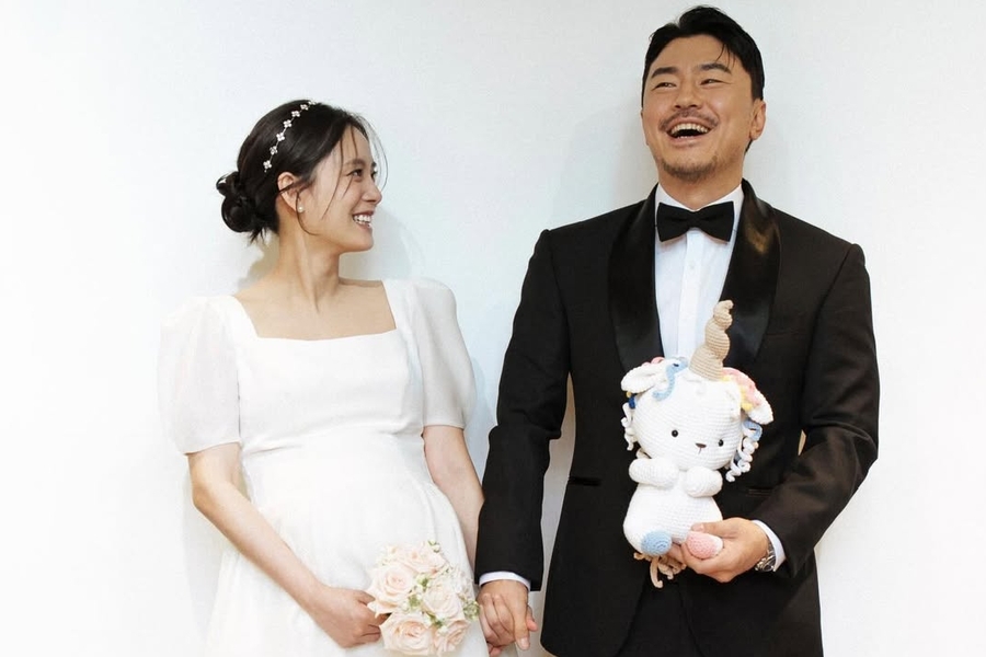 Lee Si Eon e Seo Ji Seung dão as boas-vindas ao primeiro filho Lee Si Eon e Seo Ji Seung dão as boas-vindas ao primeiro filho