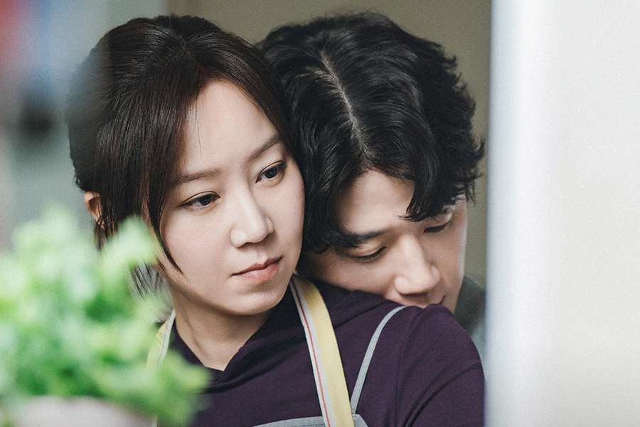 A doce vida de casado de Kong Hyo Jin e Jung Jun Won é testada por um segredo perigoso em “A Bona Fide Killer”