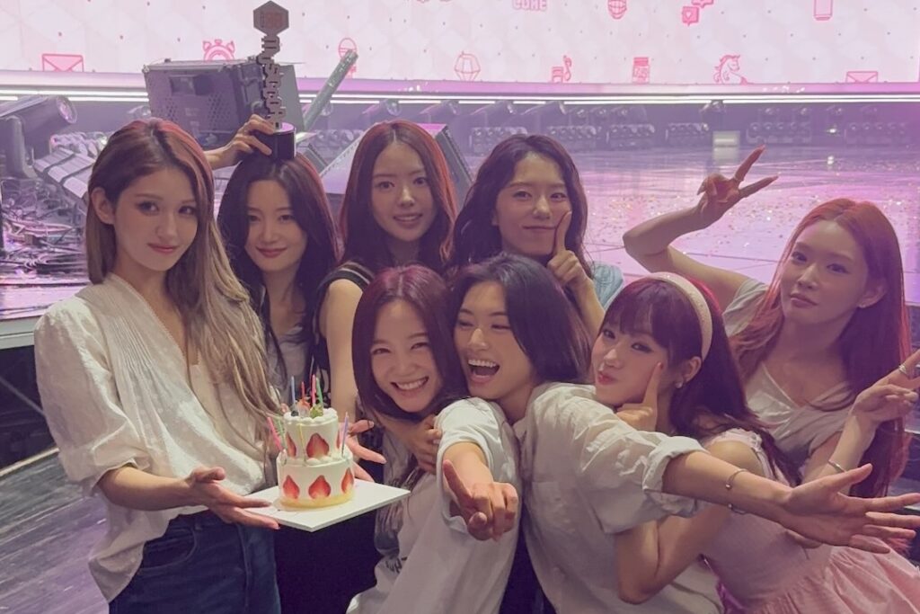 Assista: IOI obtém a terceira vitória com “Suddenly” no “Music Core”; Apresentações de V8, ATEEZ, EVAN e mais