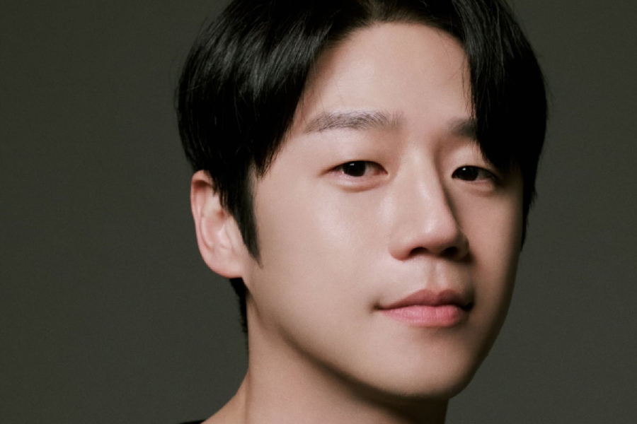 Jung Jun Won assina com a agência de Lee Je Hoon Jung Jun Won assina com a agência de Lee Je Hoon