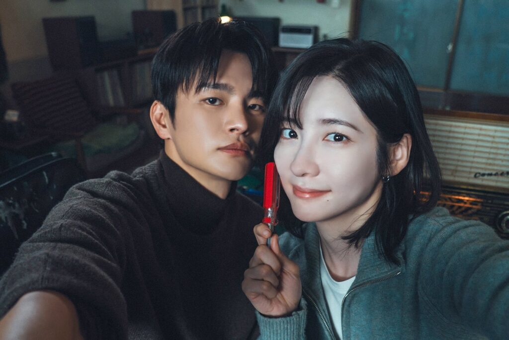 Seo In Guk e Park Ji Hyun mostram a adorável química da vida real no set de “Vejo você no trabalho amanhã!” Seo In Guk e Park Ji Hyun mostram a adorável química da vida real no set de “Vejo você no trabalho amanhã!”